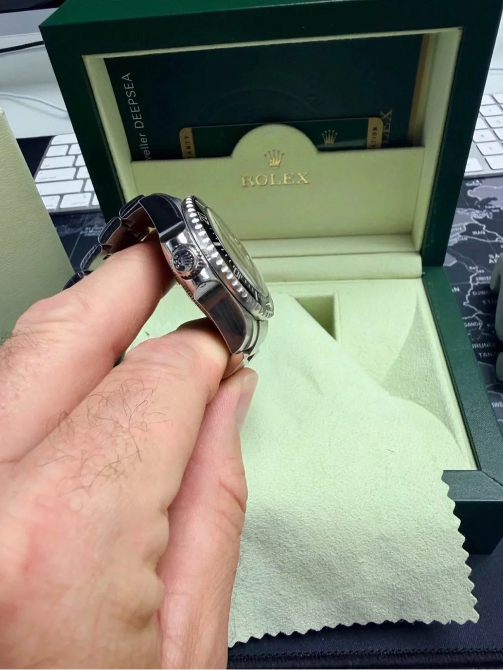 ROLEX DEEPSEA SEA-DWELLER 116660 44MM STEEL
